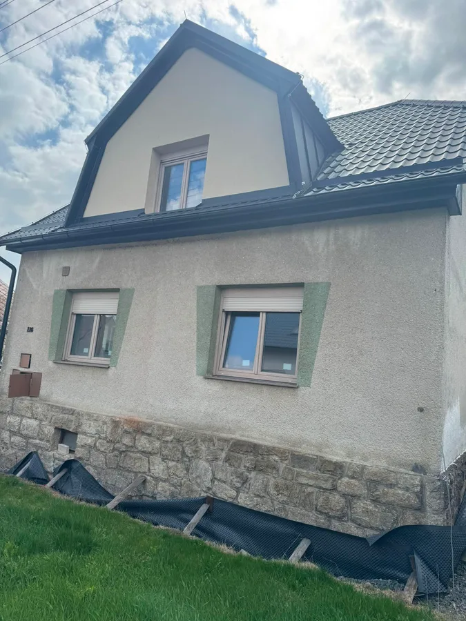Rodinný dům s nájemcem, Dlouhý Újezd