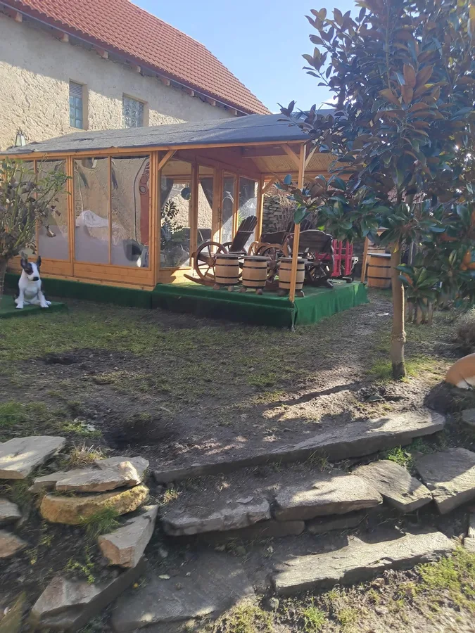 Dvougenerační RD s nájemcem, Toušice 12